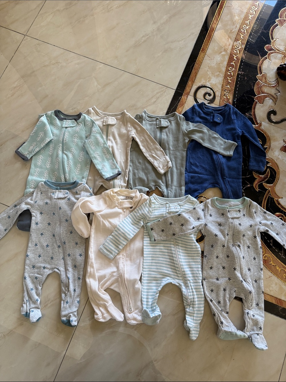 NEWBORN lot of 8 cloud island newborn sleepers onesies
